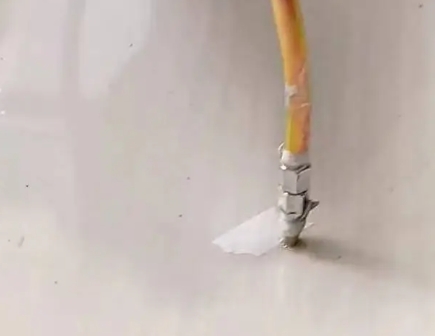 四方台瓷砖空鼓维修公司专业解答在瓷砖铺贴过程中，如果使用的砂料过粗（如全部使用了粗砂），可能会导致以下问题